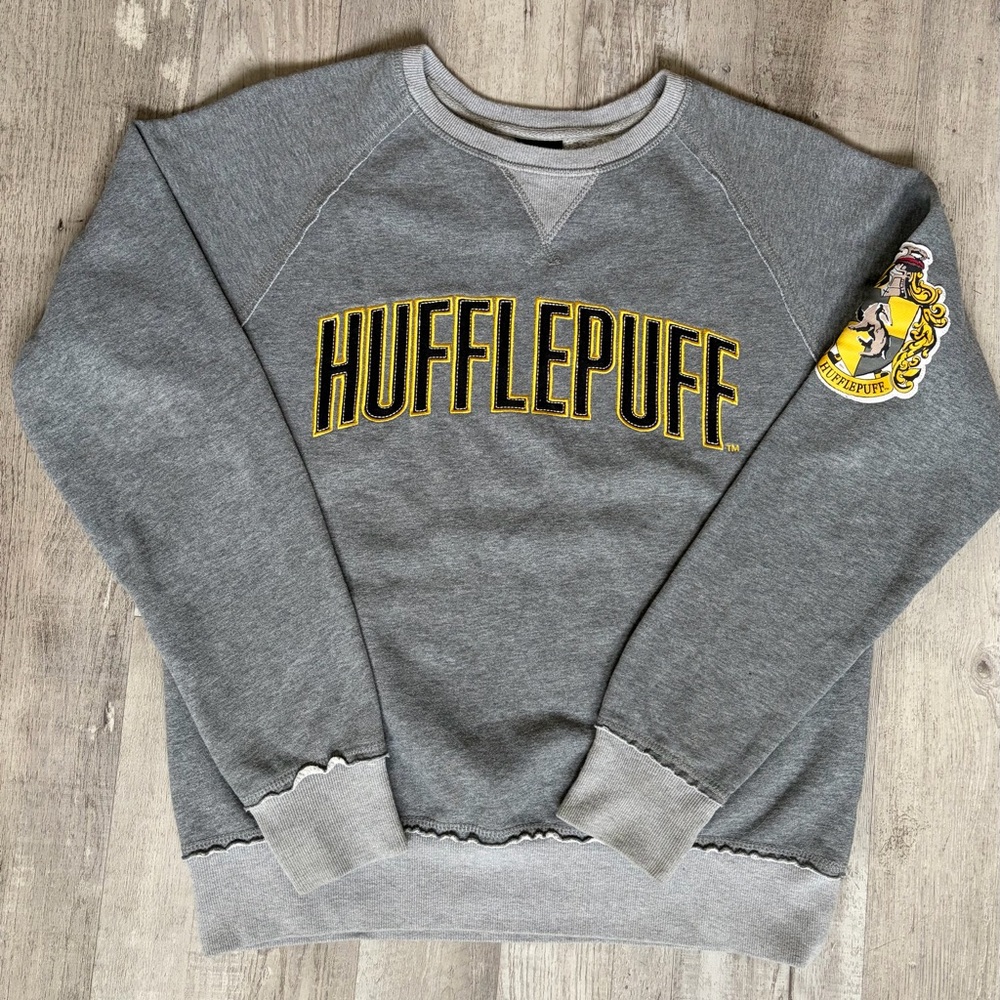 Universal Studios Wizarding World of Harry Potter Hufflepuff Sweatshirt